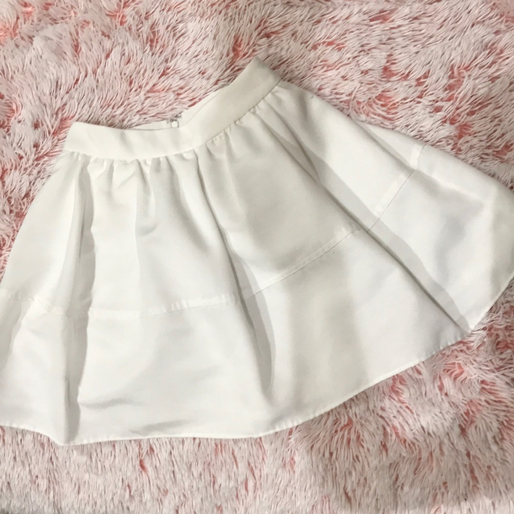 White skirt - Picture 3 of 4